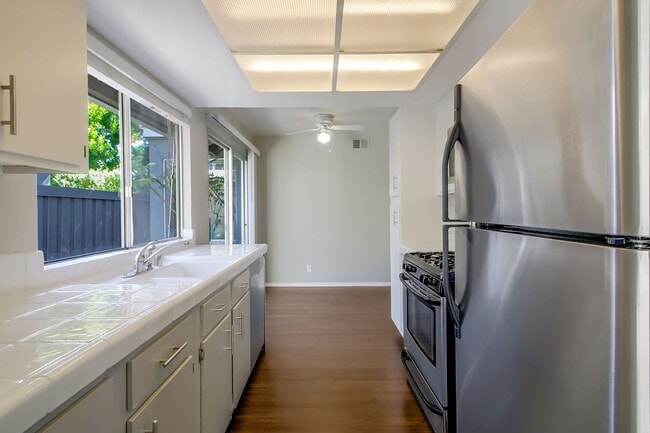 Building Photo - Rare Rental Opportunity in a Prime Los Gatos Location!