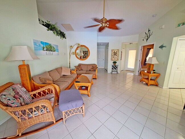 Building Photo - Turnkey Furnished Pool home in Rotonda West