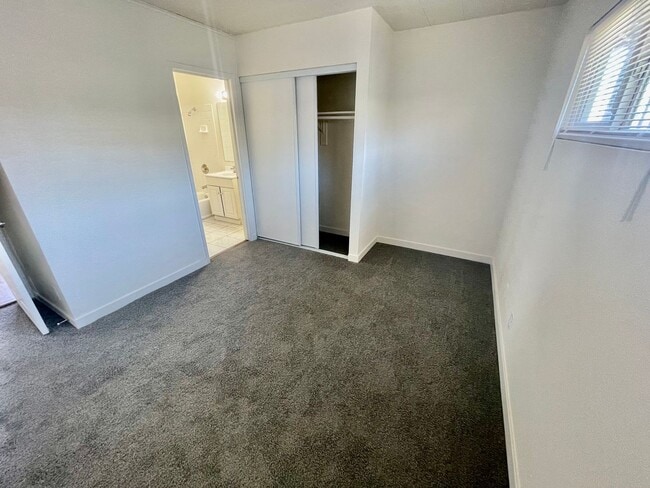 Building Photo - 397 N 15th St