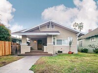 Building Photo - New Listing!