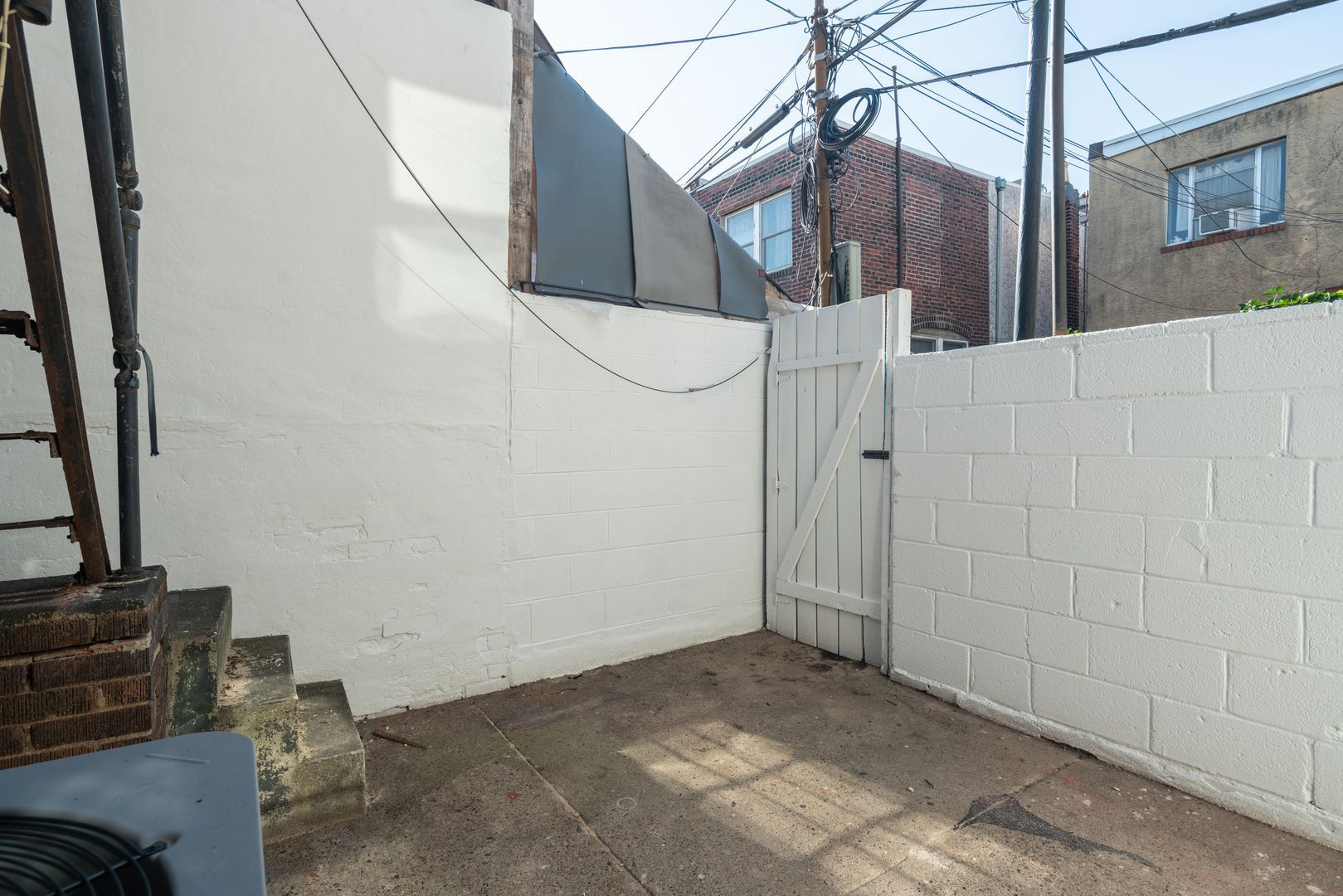 Building Photo - 724 Dickinson St