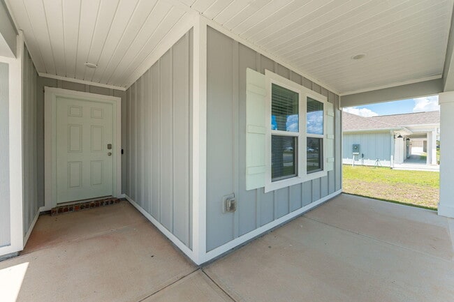 Building Photo - 522 Mary Lou Way