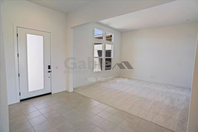 Building Photo - 30000 N Camino los Robles