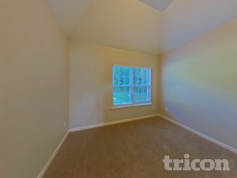 Building Photo - 496 Birchwood Dr