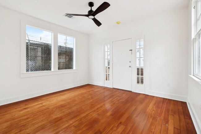 Building Photo - Chic Marigny Living – Brand-New 1 Bed, 1 B...