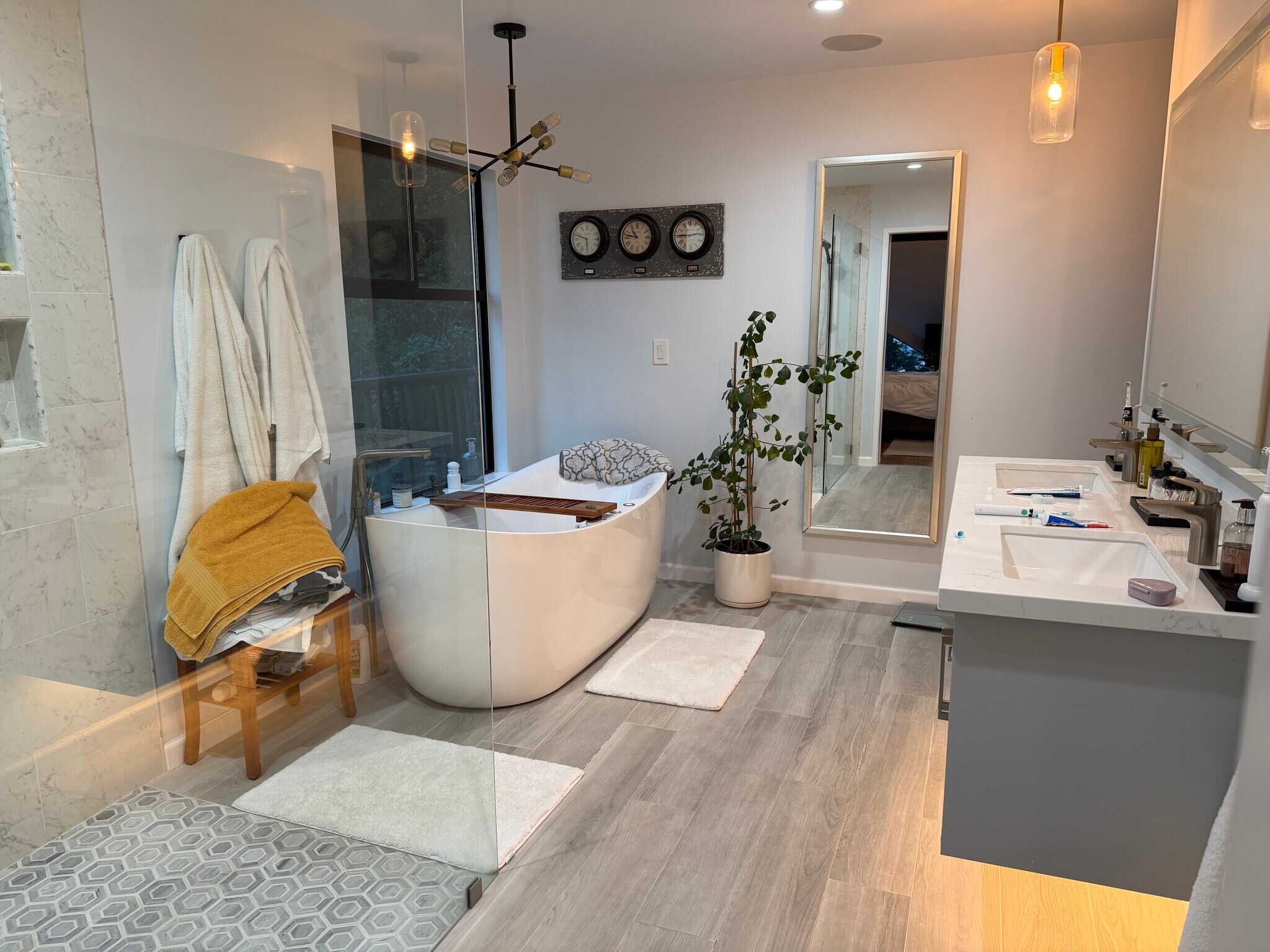 Main bedroom bath - 108 Oakmont Ave