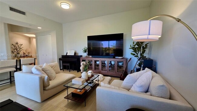 Building Photo - 20000 E Country Club Dr