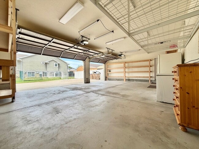 Building Photo - 961 Golden Pheasant Dr