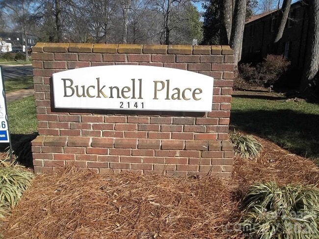 Building Photo - 2141 Selwyn Ave