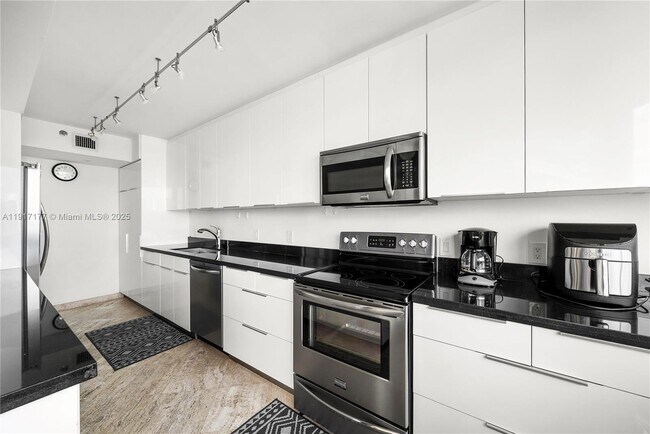 Building Photo - 1000 W Island Blvd