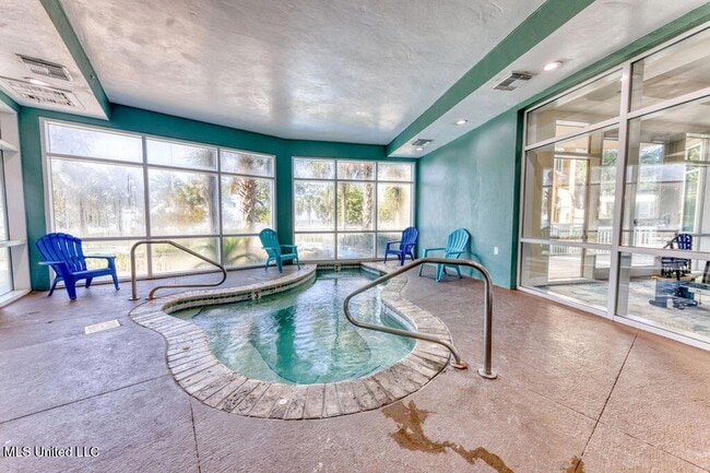 Building Photo - 2228 Beach Dr