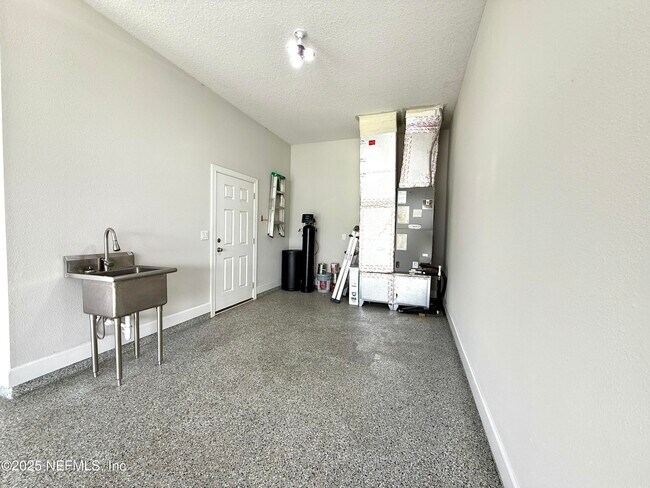 Building Photo - 505 Windwalker Dr