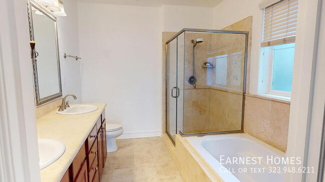 Building Photo - 14242 Burbank Blvd