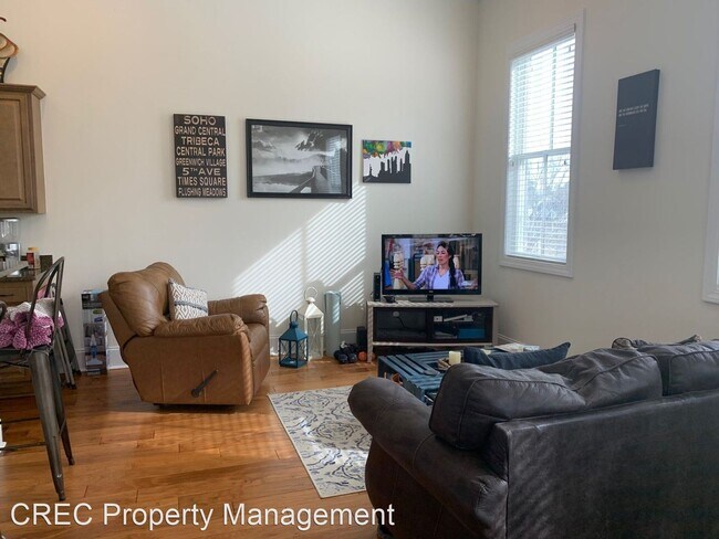 Building Photo - 101 S Commodore Way