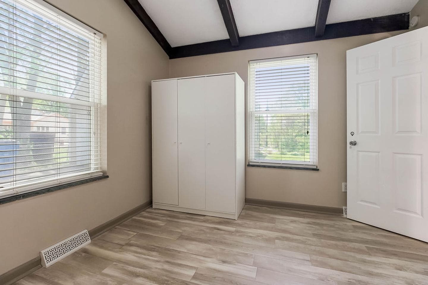 Building Photo - Spacious Independence home near Glendale Park | Updated kitchen & hardwood floors