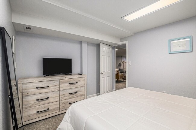 Building Photo - Golden Duplex > Unit is fully furnished feels like NEW!