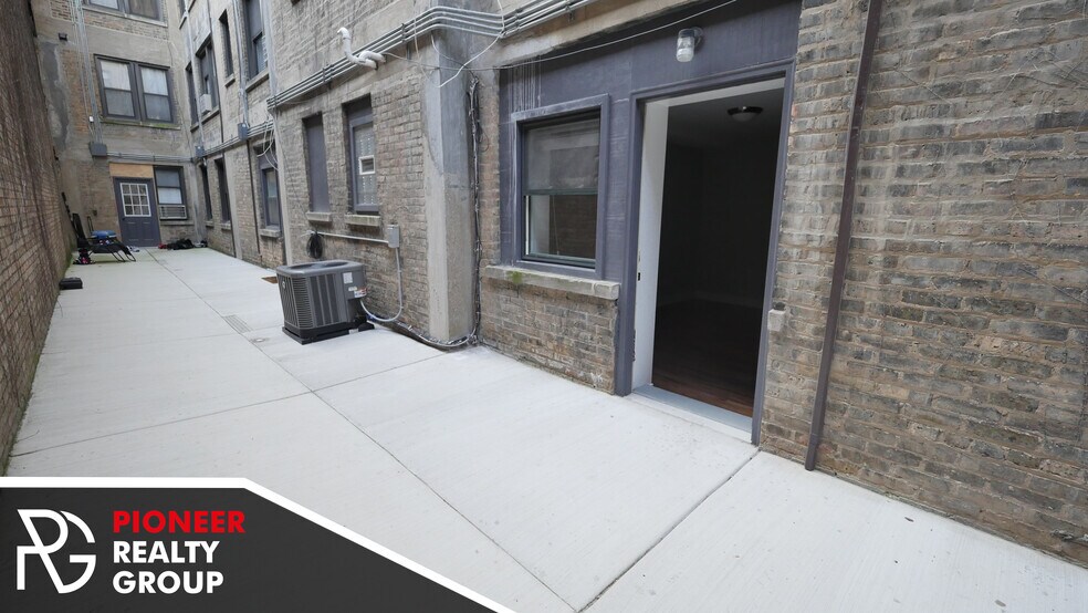 Building Photo - 560 W Arlington