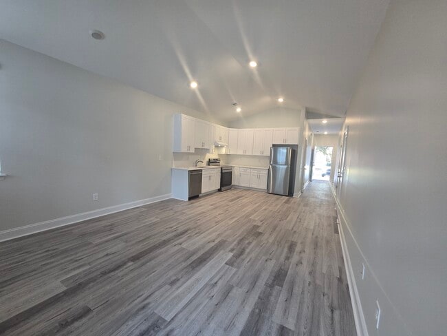 Building Photo - 918 Friendship St