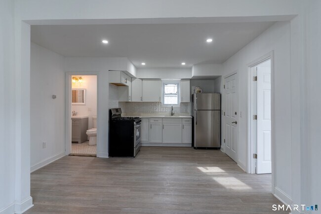 Building Photo - 77-79 Hanford Avenue Unit
