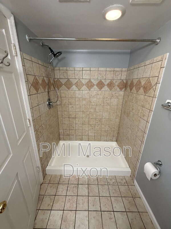Building Photo - 14030 Vista Dr