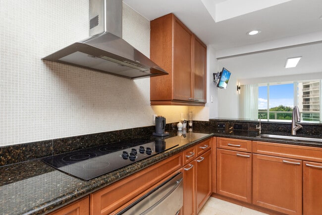 Building Photo - 20201 E Country Club Dr