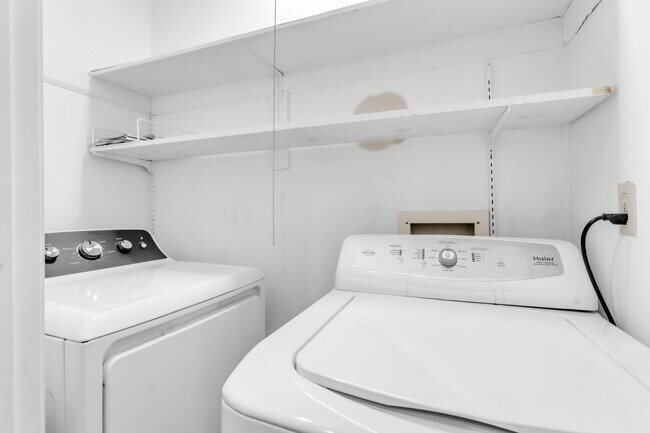 Building Photo - Beautiful 2-Bed, 2-Bath Condo with Elegant...