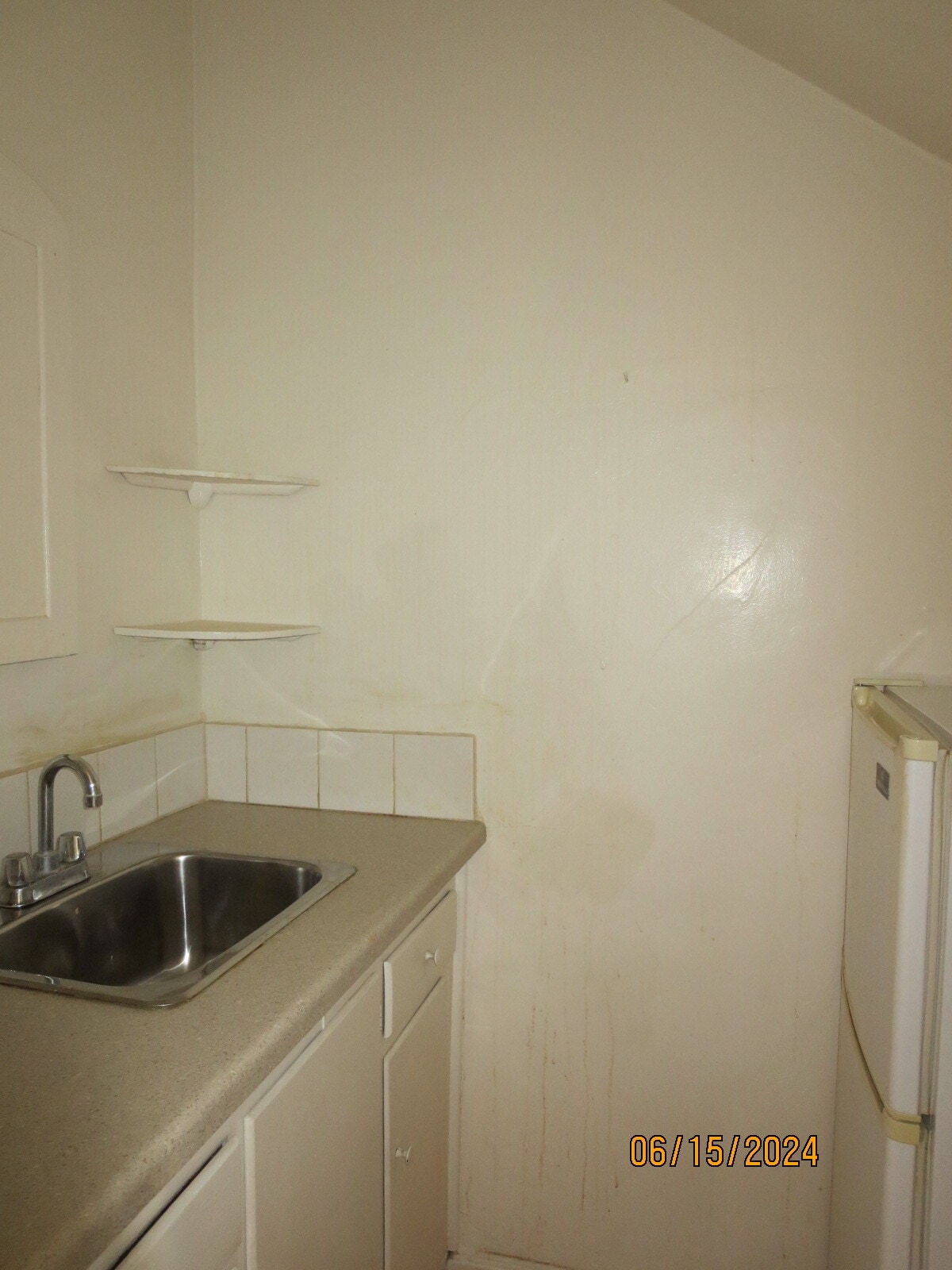 kitchenette - 5648 W 6th St