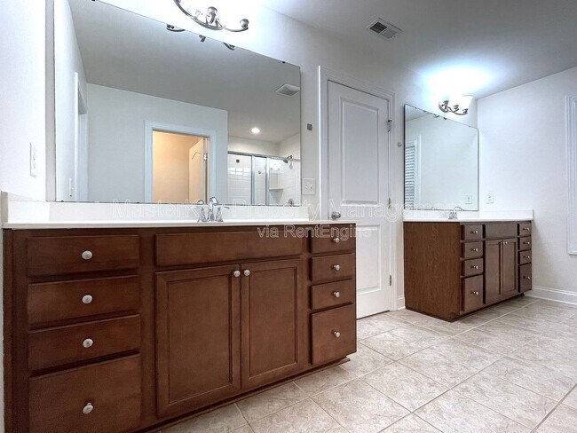 Building Photo - 152 Alamosa Pl