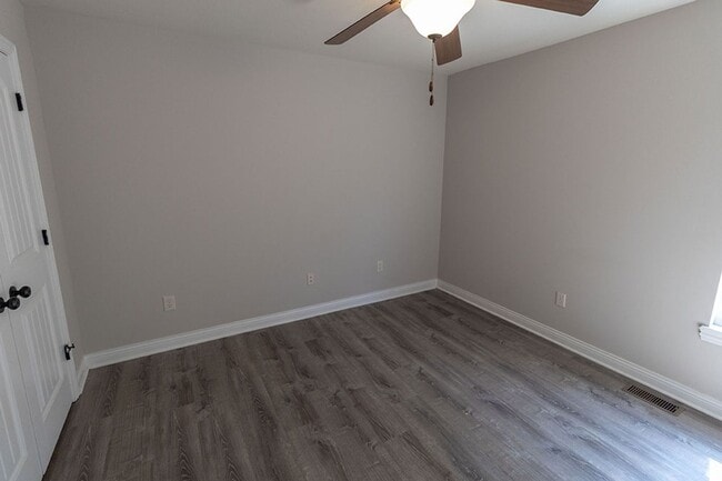 Building Photo - 4700 Dehaven Dr