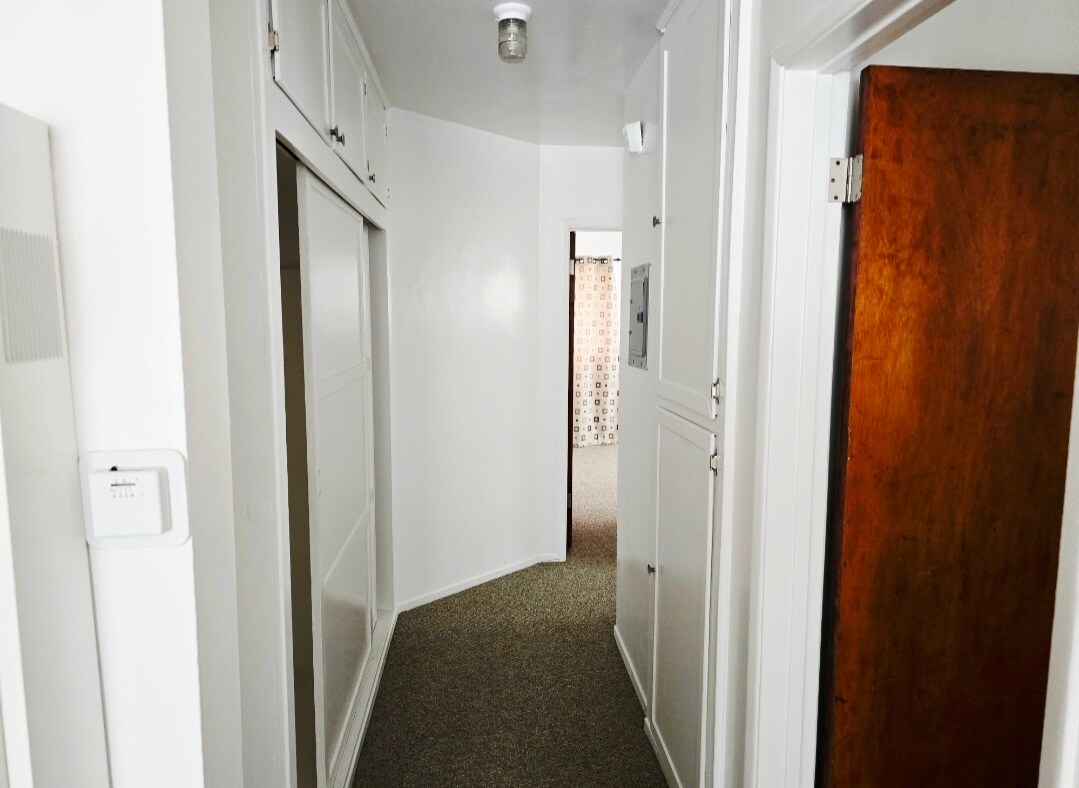 Hallway - 1610 Preuss Rd