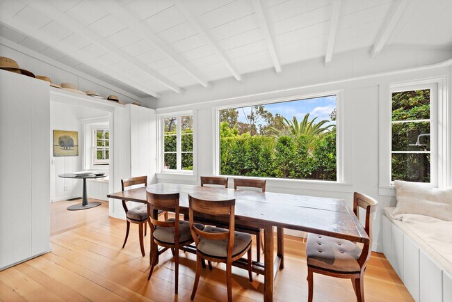 Building Photo - Classic Modern Cottage in Laguna Village