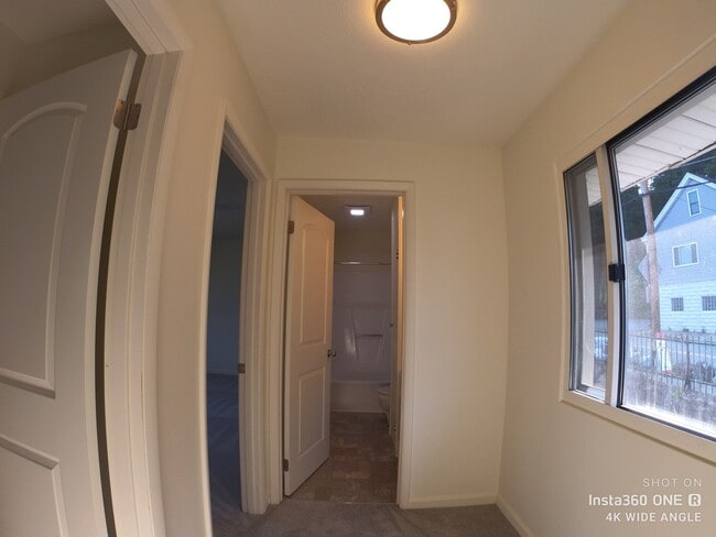 Upstrais landing - 3137 Josephine St