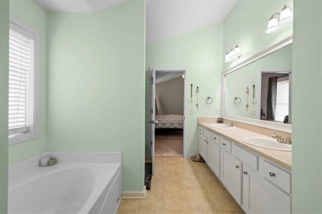 Building Photo - 8805 Penbrooke Ct