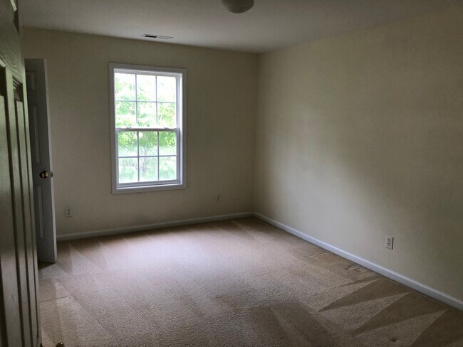 Building Photo - 1147 Pebble Creek Xing