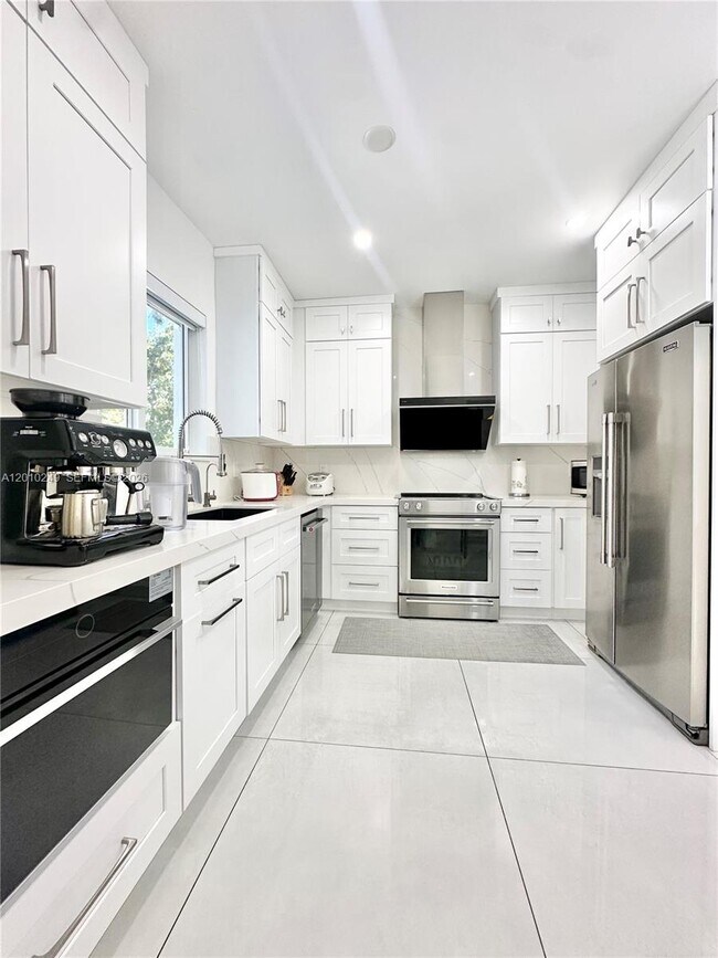 Building Photo - 7800 SW 57th Ct