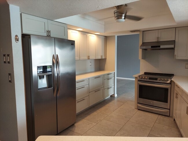 Building Photo - 17026 Edgewater Dr