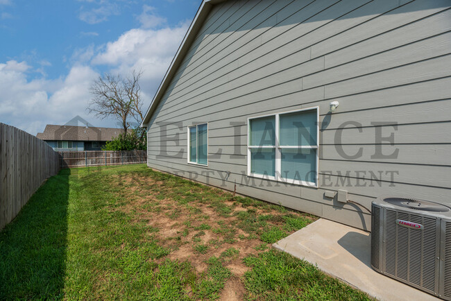 Building Photo - 8802 E Chris St