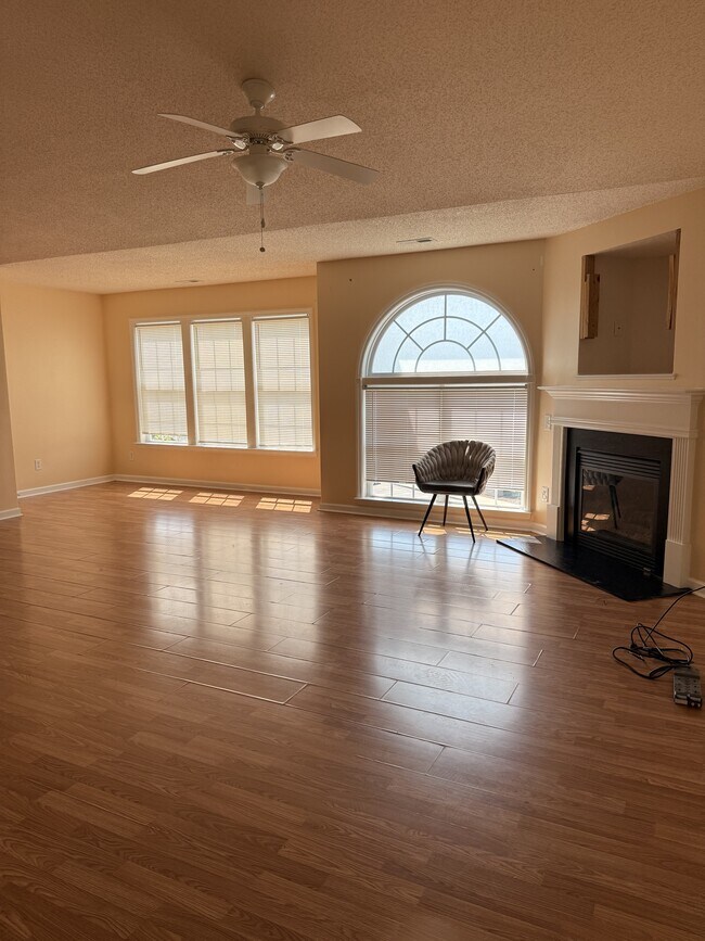 Building Photo - 3485 Forestdale Dr