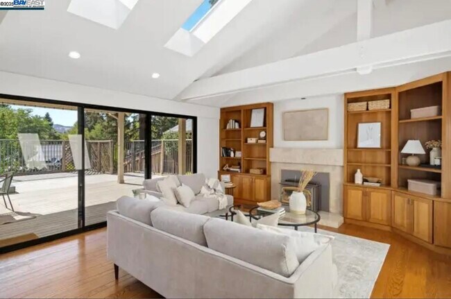 Building Photo - 131 Clover Hill Ct