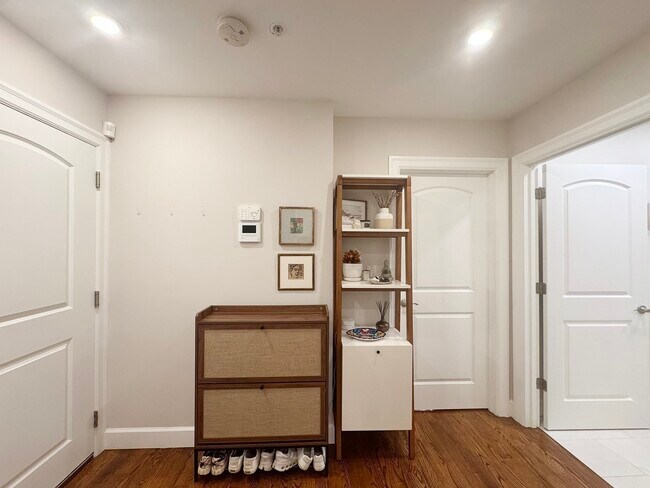 Building Photo - 276 Sumner St