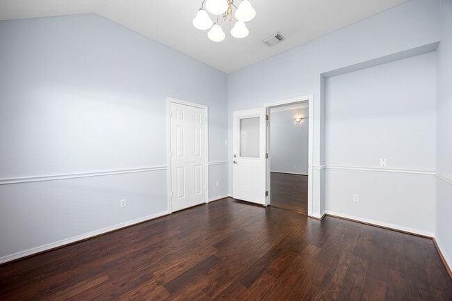 Building Photo - 1518 Bugle Run Dr