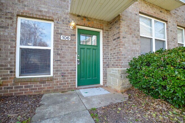 Building Photo - Townhome in Downtown Rock Hill | 3 Bed | 2 Bath | $1,695
