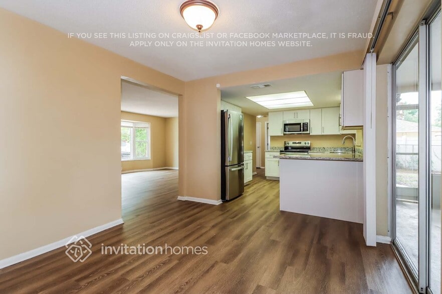 Building Photo - 1685 Fortune Dr