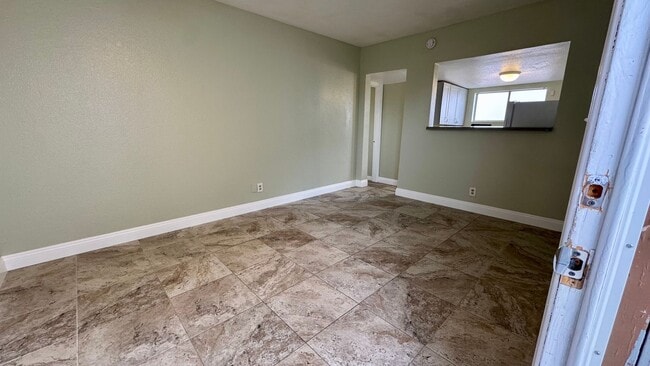 Building Photo - Renovated 1-bedroom attached studio with private entrace, ready for immedate move-in.
