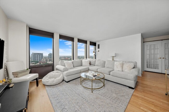 Building Photo - 444 W Fullerton Pkwy