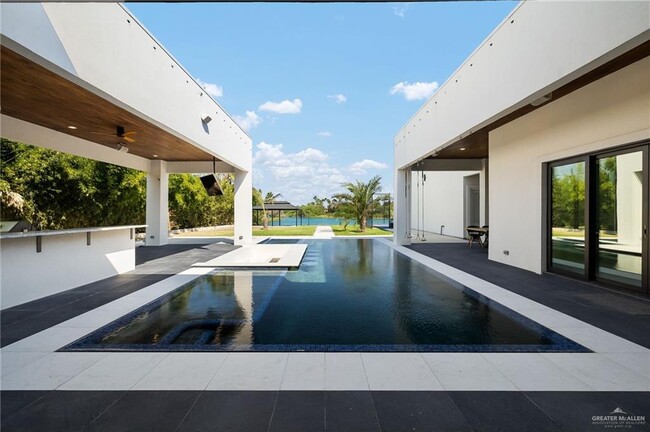 Building Photo - 43 Antigua Dr