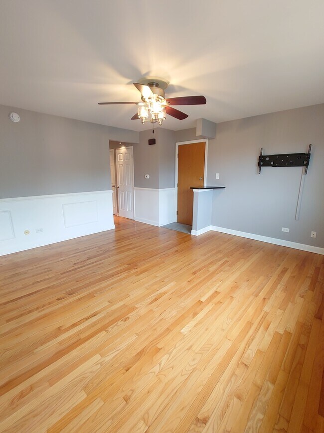 Building Photo - 5019 River Rd