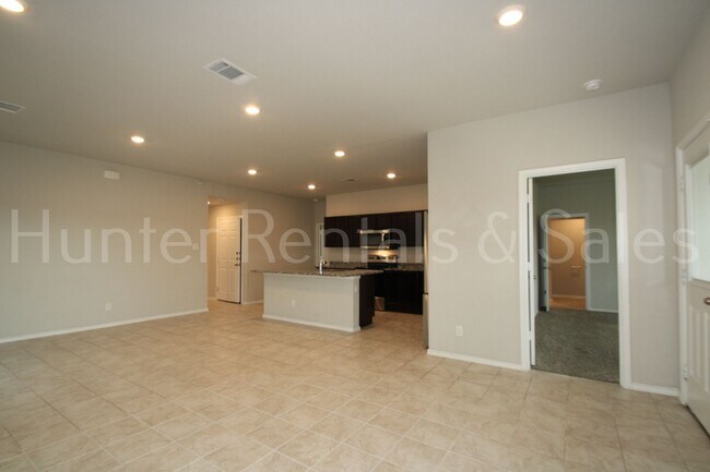Building Photo - Modern Style Three Bedroom Home