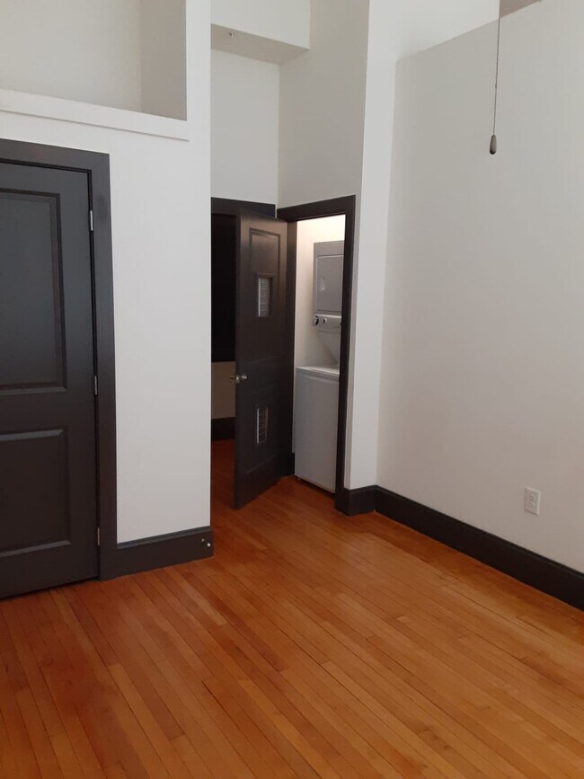 Building Photo - CHATHAM LOFTS