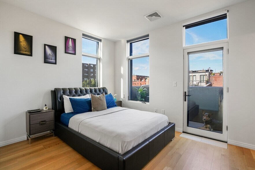 Building Photo - 7 E Springfield St
